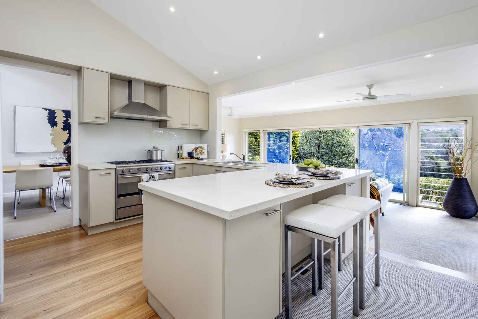 68 Brightlands Avenue Blackheath 68 Brightlands Avenue Blackheath