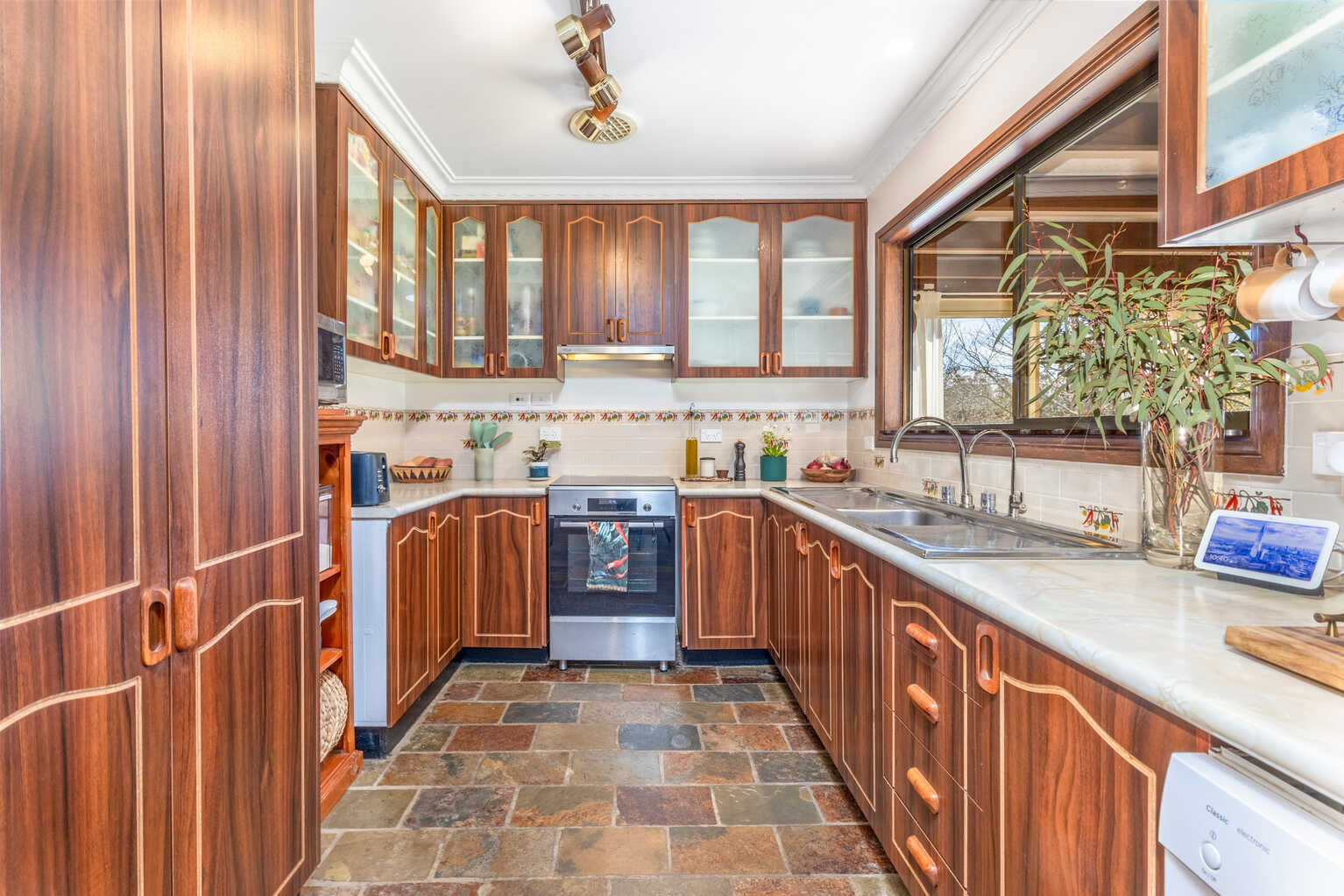 11-17 Nioka Place Bell 11-17 Nioka Place Bell