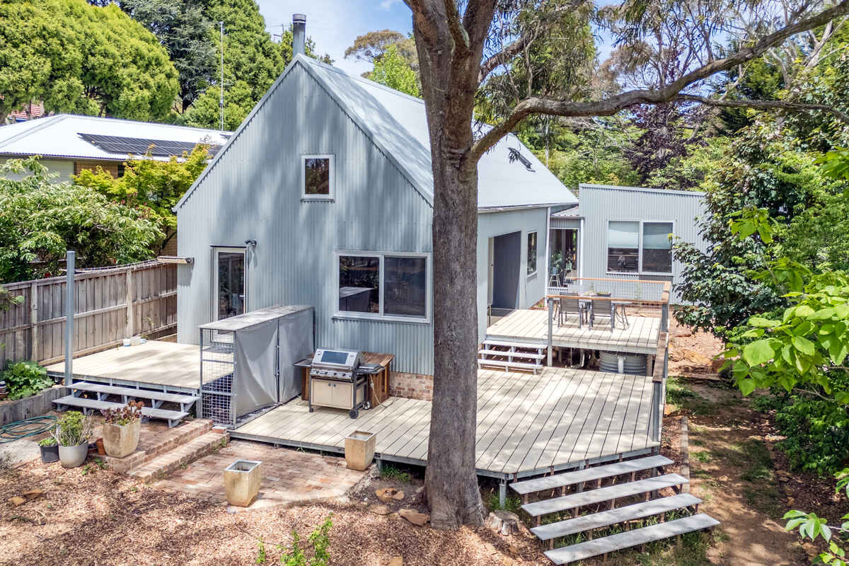 24 Cleopatra Street Blackheath 24 Cleopatra Street Blackheath